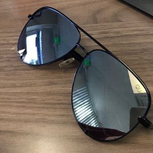Quay High Key Mirrored Sunnies